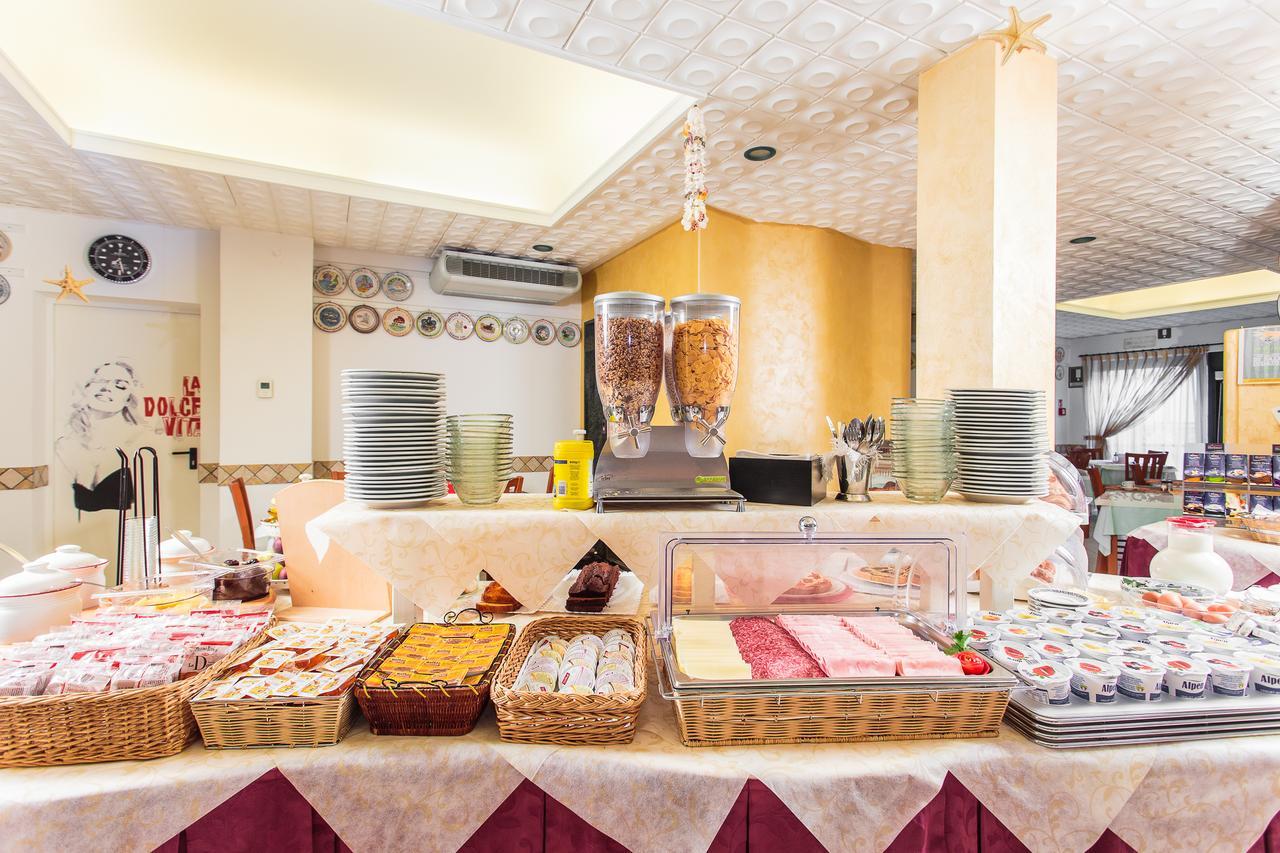 Hotel Dolcevita Cesenatico Cameră foto